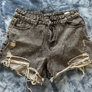 SHEIN (1XL) dark wash shorts. Fits like size 16/18